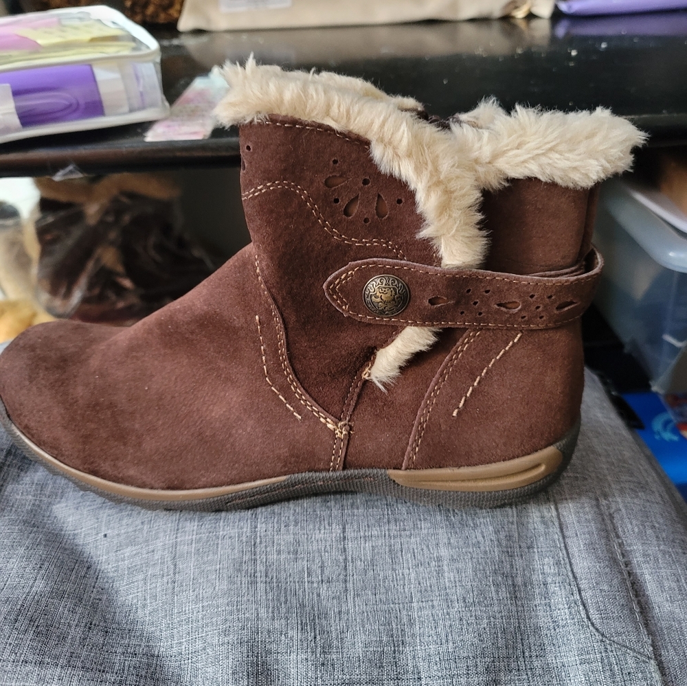 Earth origins suede boots size 10